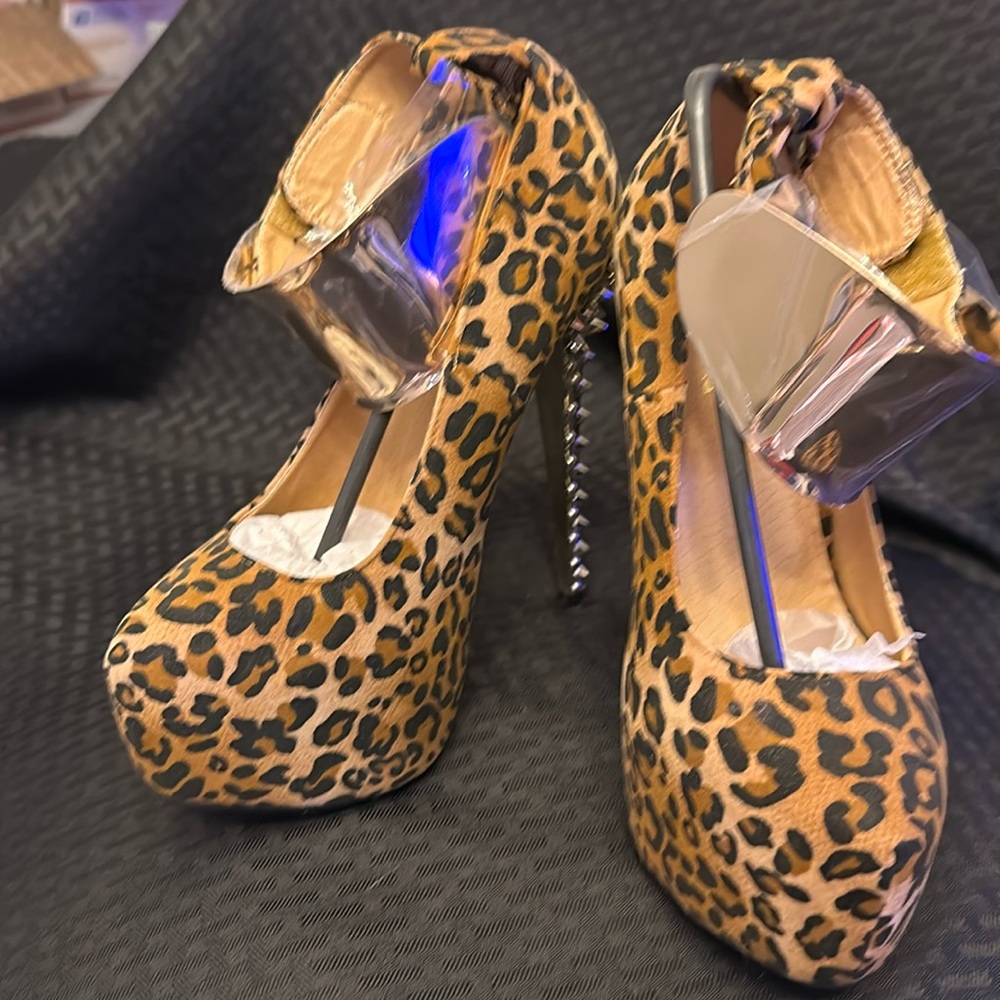 Machi Animal Print 6” Platform Stilettos. Size 6